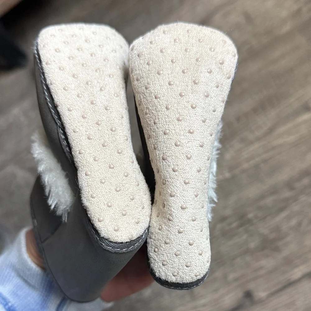 Old Navy Gray Faux Fur Trim Kids Moccasin Boots